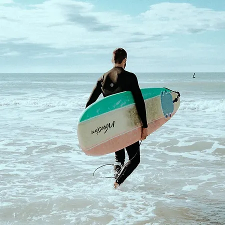 Take Surf Conil ホステル *